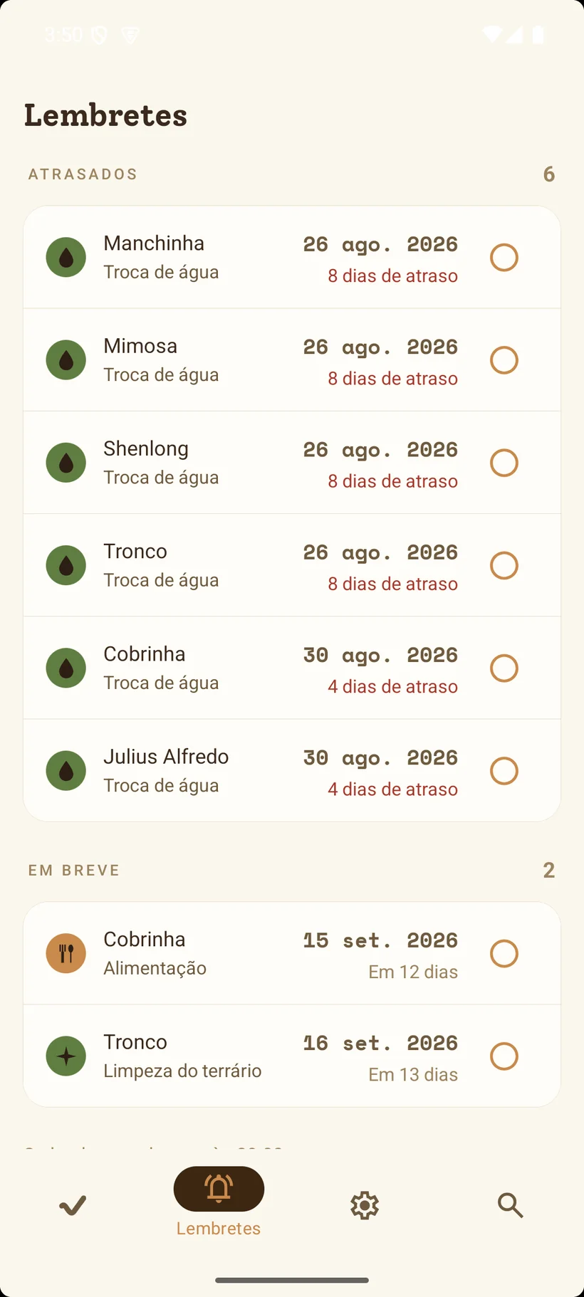 A tela Lembretes com as próximas trocas de água e uma limpeza de terrário, cada uma com a data e um círculo para marcar como feita.